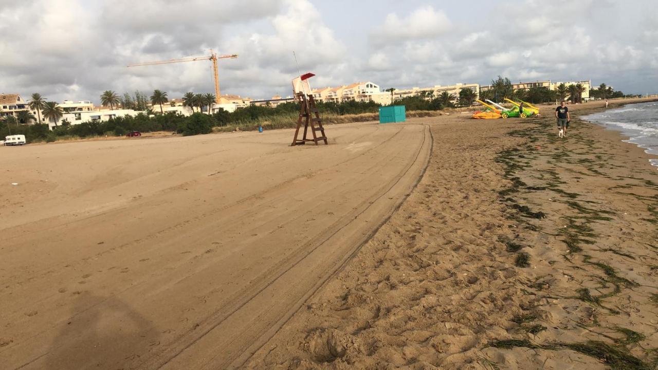Primera Linea De Playa A 1km Del Puerto De *