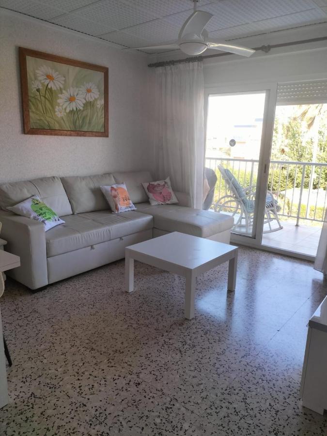 Primera Linea De Playa A 1km Del Puerto De Apartment