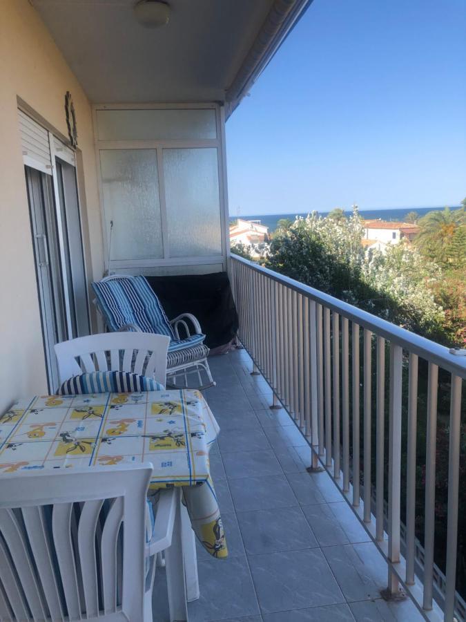 Primera Linea De Playa A 1km Del Puerto De Apartment