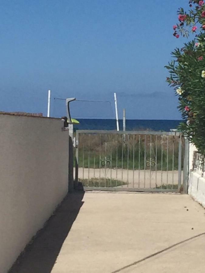 Primera Linea De Playa A 1km Del Puerto De Apartment *